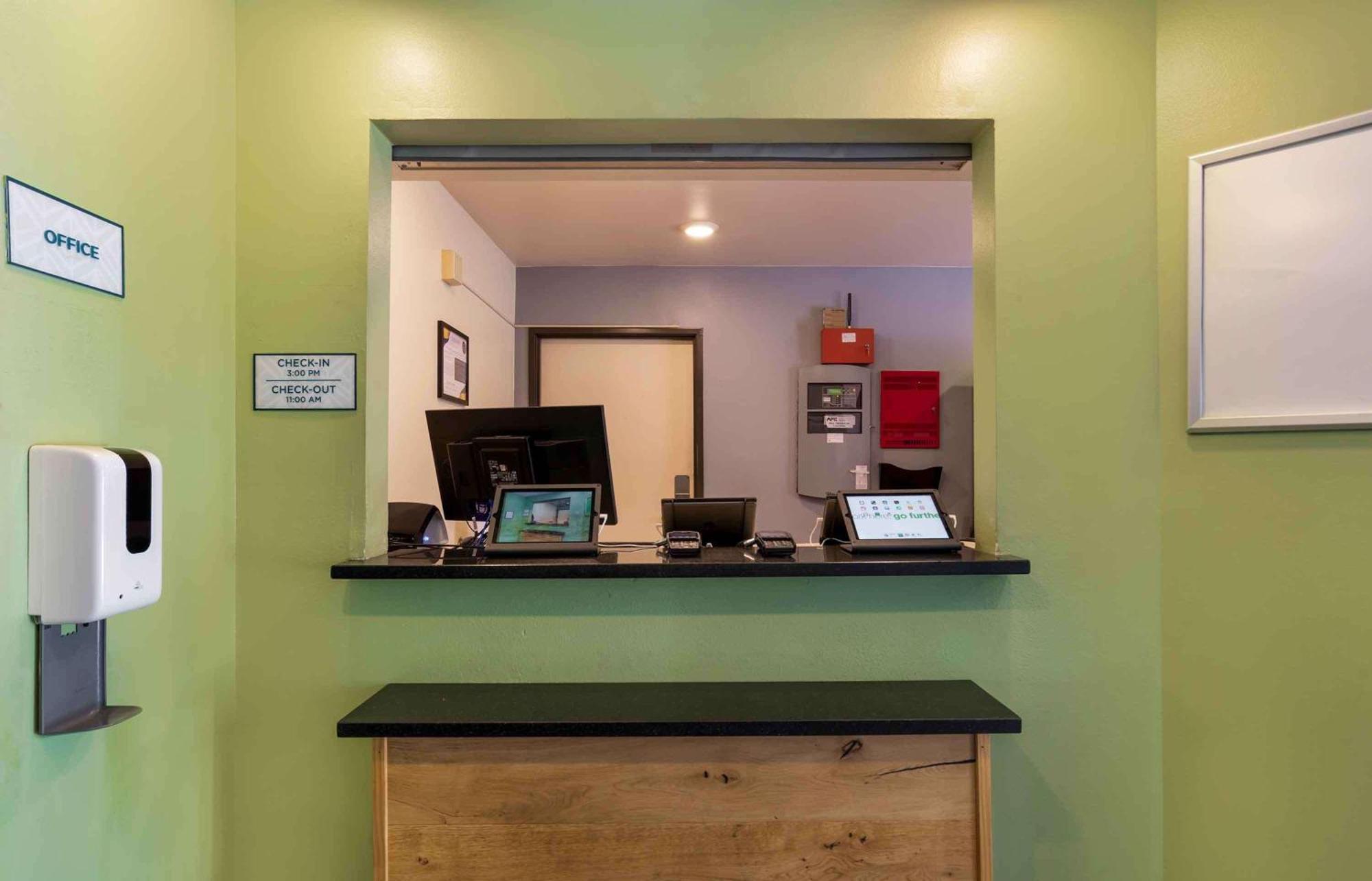Extended Stay America Select Suites - Pensacola - Northeast Ferry Pass Экстерьер фото